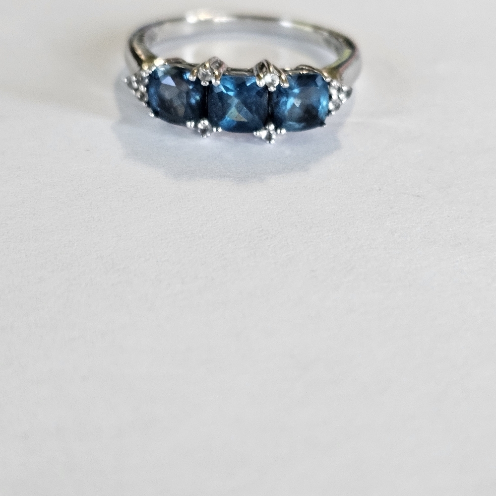 Genuine London Blue Topaz Ring 💍 in Sterling Silver Size 7! 💙 - Picture 4 of 10